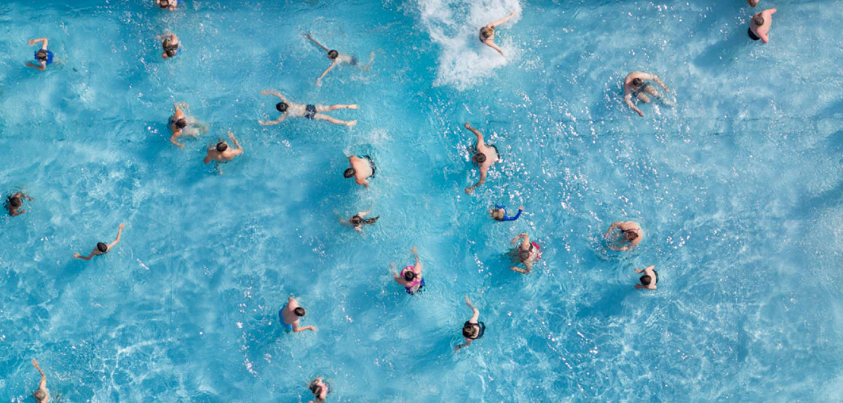 Kinder retten bewusstlosen Jungen aus Freibad