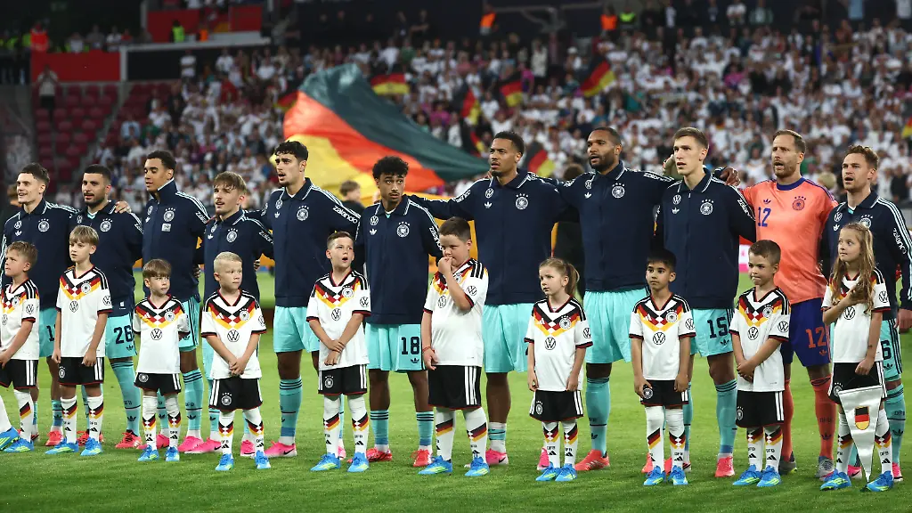 Änderungen bei der FIFA Fußball-WM: Ersatzspieler bei Nationalhymnen und neue Spielregeln
