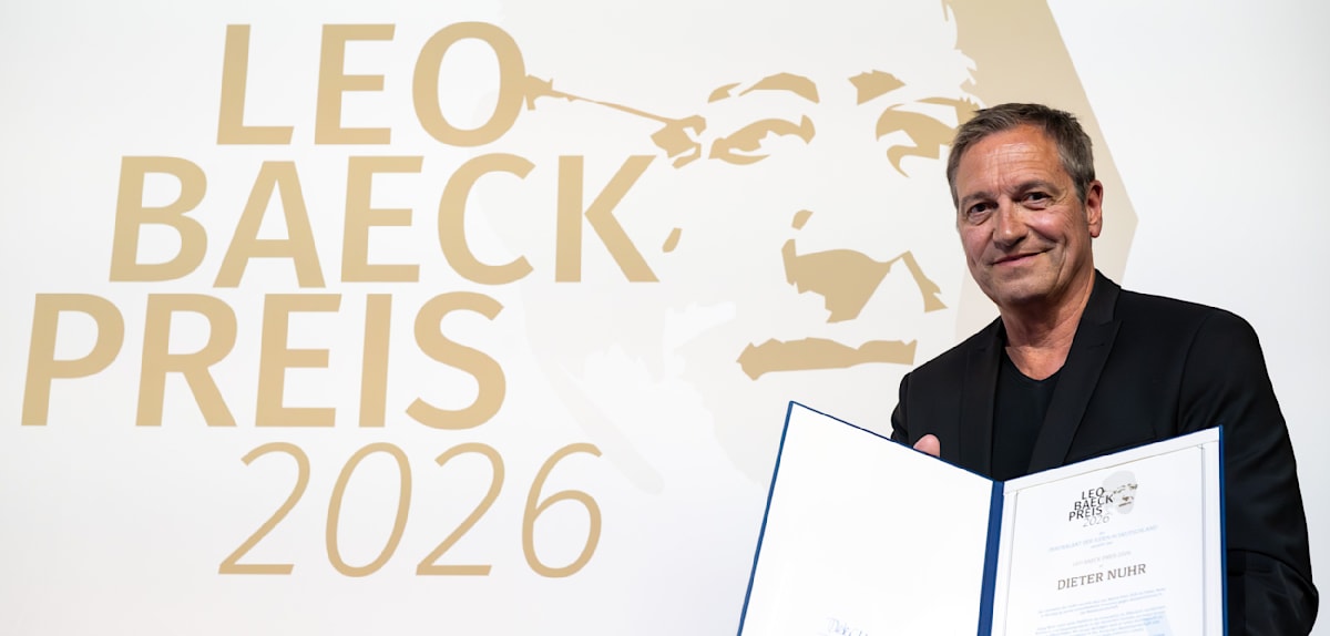 Dieter Nuhr erhält Leo-Baeck-Preis für Engagement gegen Antisemitismus